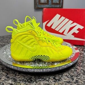 Nike juniors Neon Yellow High-Top Sneakers EUC 5Y